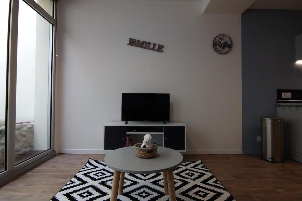Maison De Ville En Plein Coeur De Жонзак Екстериор снимка