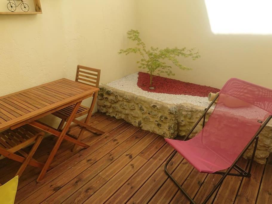 Maison De Ville En Plein Coeur De Жонзак Екстериор снимка