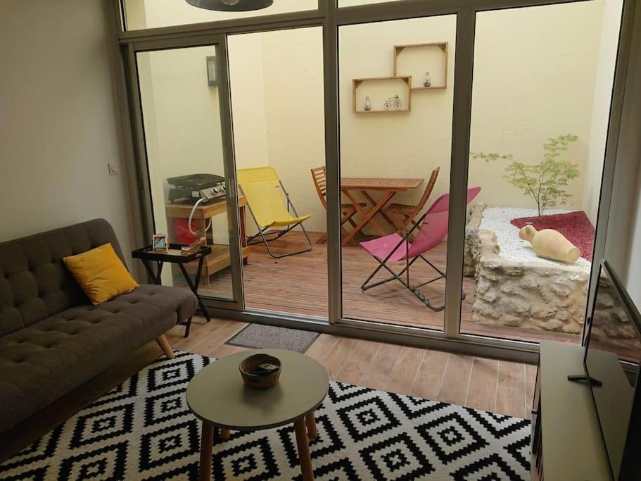 Maison De Ville En Plein Coeur De Жонзак Екстериор снимка